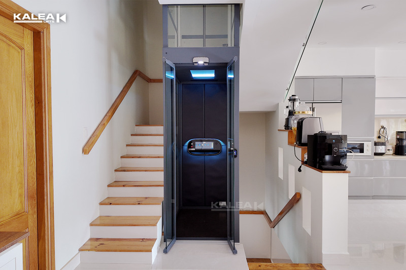 Thang máy gia đình 5 tầng Kalea X80 Limited có thiết kế tinh tế, trang nhã từ vách cabin họa tiết cao cấp, tích hợp các chức năng tiện nghi,…