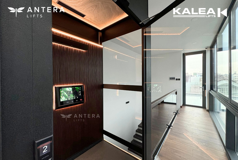 Thang máy cabin Kalea X80 tích hợp giếng thang, sở hữu công nghệ tiên tiến, an toàn vượt trội và nhiều tùy chọn về kích thước, phụ kiện.