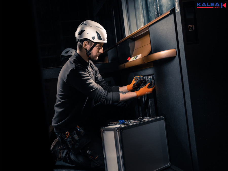 Hoạt động bảo trì, bảo dưỡng thang máy cần được thực hiện định kỳ bởi đội kỹ thuật viên chính hãng 