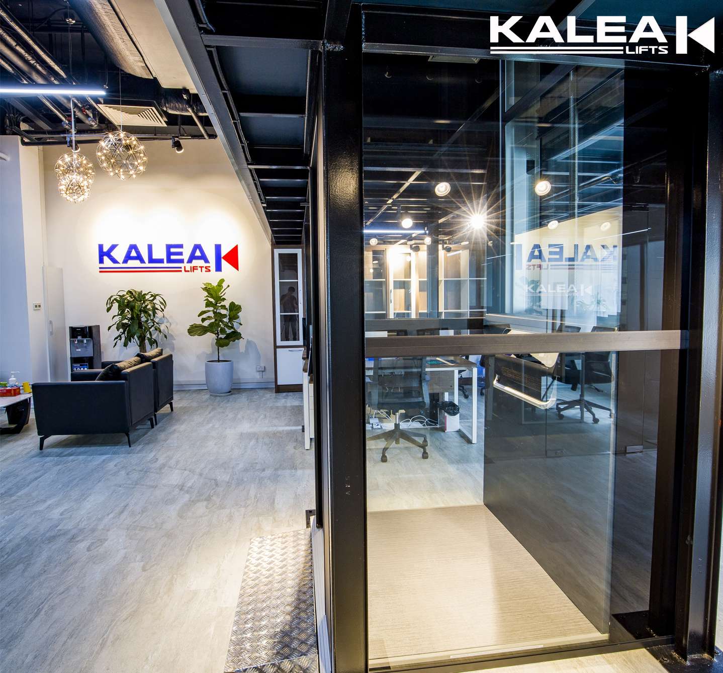 Hình ảnh thang máy gia đình Kalea Kosmos K90 được lắp đặt tại văn phòng Kalea Hà Nội