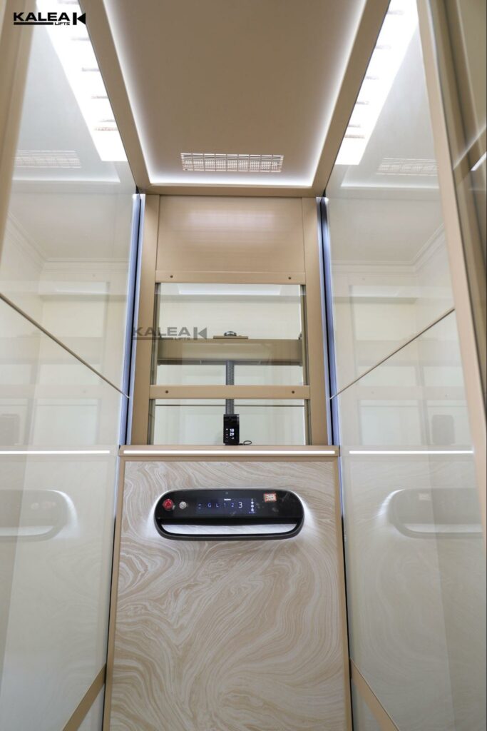 Thang máy KOSMOS X50 Premium sở hữu họa tiết vân đá đầy ấn tượng