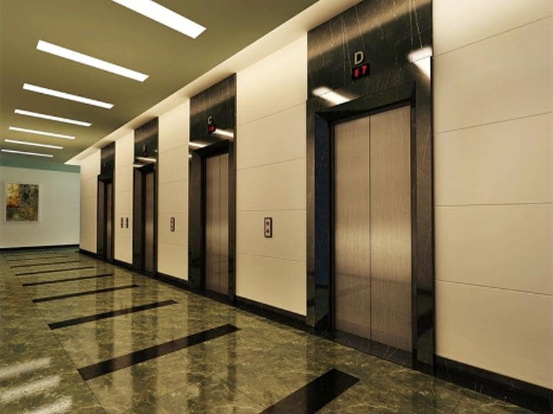 Dòng thang máy dành cho 7 người lắp đặt tại trung tâm ngôi nhà.