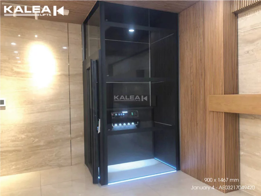 Thang máy được lắp trong góc nhà giúp gia chủ tận dụng được diện tích mặt tiền.