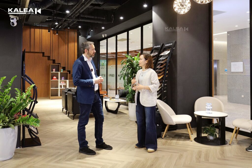 Showroom Kalea Lifts trưng bày thang máy gia đình trục vít Showroom Kalea Lifts trưng bày thang máy gia đình trục vít