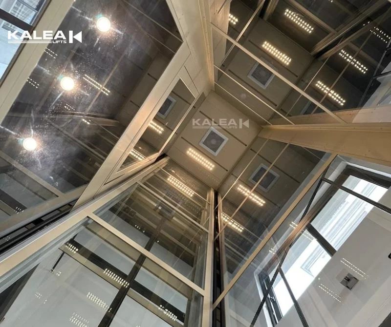 Lần lượt các bộ phận tiếp theo của thang máy sẽ được lắp ráp theo quy trình của nhà sản xuất.