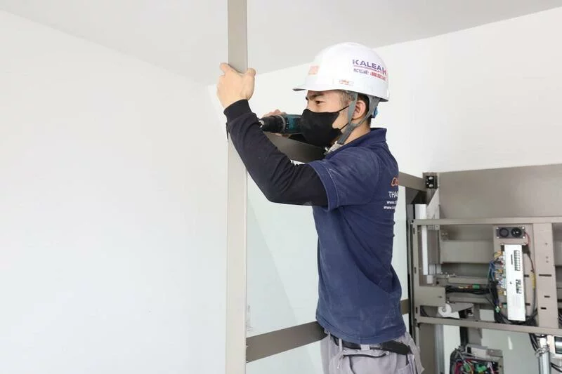 Gia chủ có thể liên hệ với đơn vị lắp đặt thang máy đến tận nhà để xem xét không gian và tham khảo giải pháp lắp thang máy tốt nhất.  