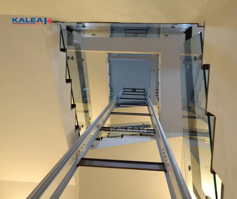 Lắp và cố định ray dẫn hướng của thang máy