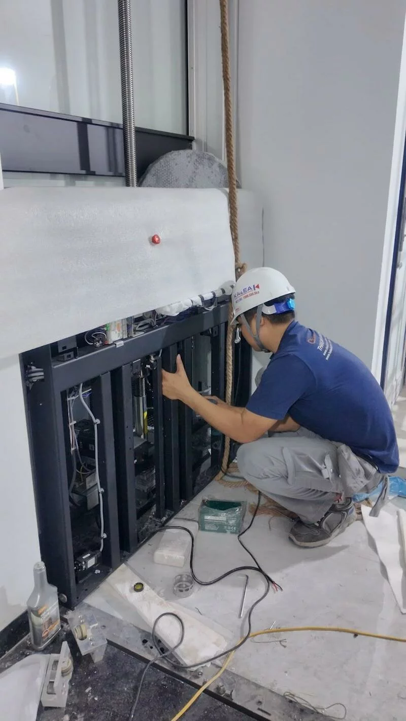 Lắp trục vít và bộ phận máy móc, động cơ