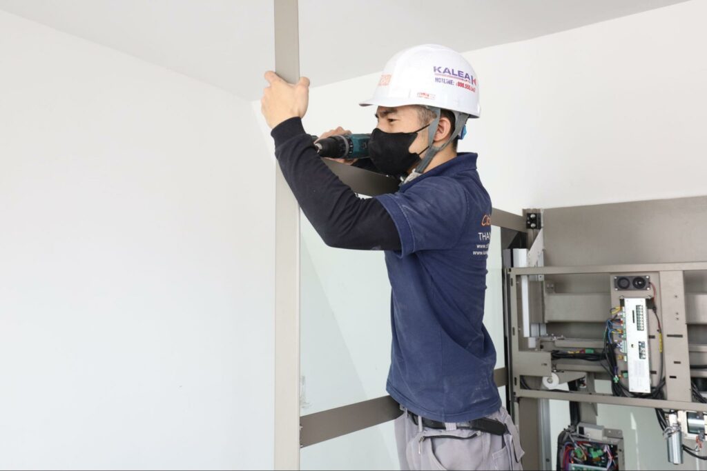 Gia chủ nên bảo hành, bảo dưỡng thang máy định kỳ để yên tâm nhất trong quá trình sử dụng