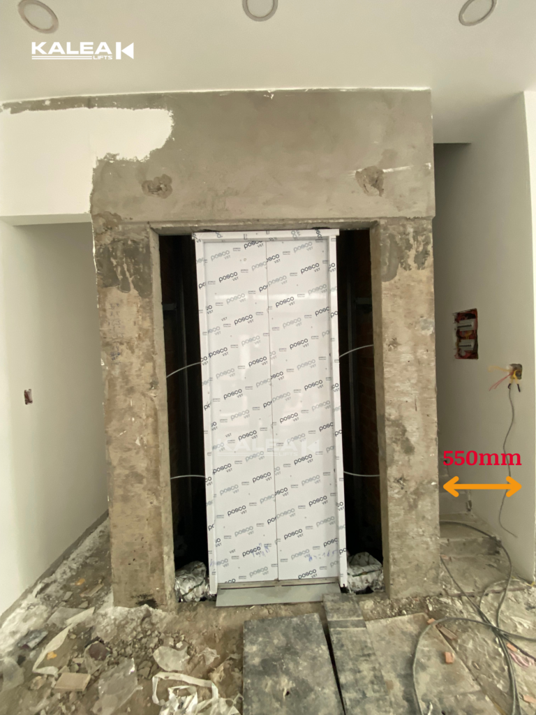 Phần lối đi hai bên chỉ còn khoảng 550 mm 
