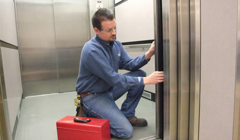 Bộ cứu hộ không hoạt động có thể xuất phát từ nguồn điện không ổn định khiến linh kiện thang máy nhanh chóng lão hóa