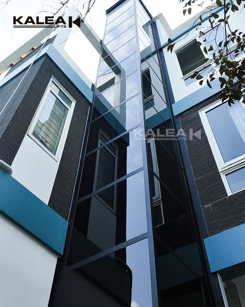 Thang máy Kalea lắp ngoài trời là giải pháp lý tưởng cho nhà ống nhỏ, giúp tối ưu không gian và tận hưởng tầm nhìn thoáng