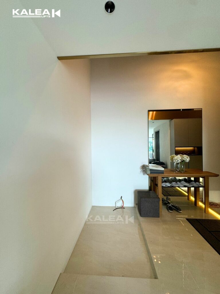 hiện trạng căn hộ duplex 2 tầng trước khi lắp đặt thang máy gia đình không phòng máy 