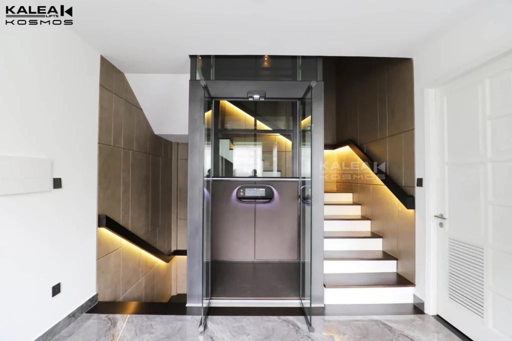 Sàn nâng vận hành nhờ động cơ, bánh răng, trục vít và dây đai truyền