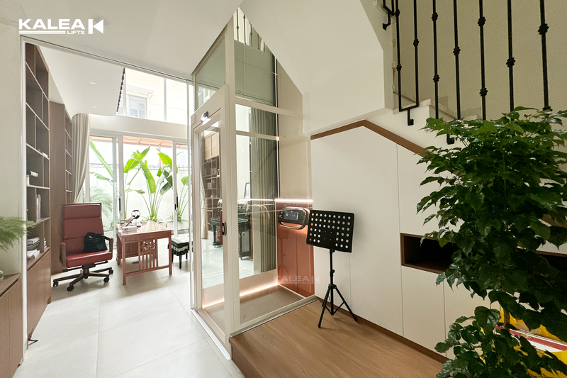 Kalea X50 Limited được bố trí cạnh cầu thang bộ, tận dụng diện tích trong nhà ở.