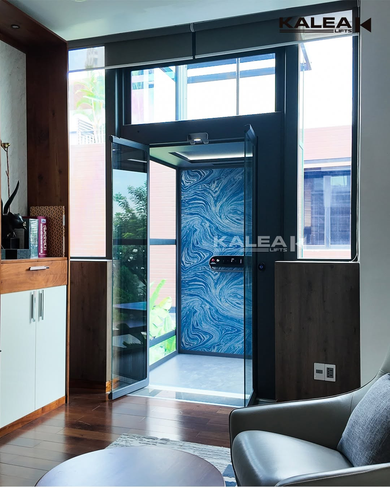 Thang máy gia đình mini Kalea X80 Premium với kích thước sàn thang: 1210 x 1315 mm.