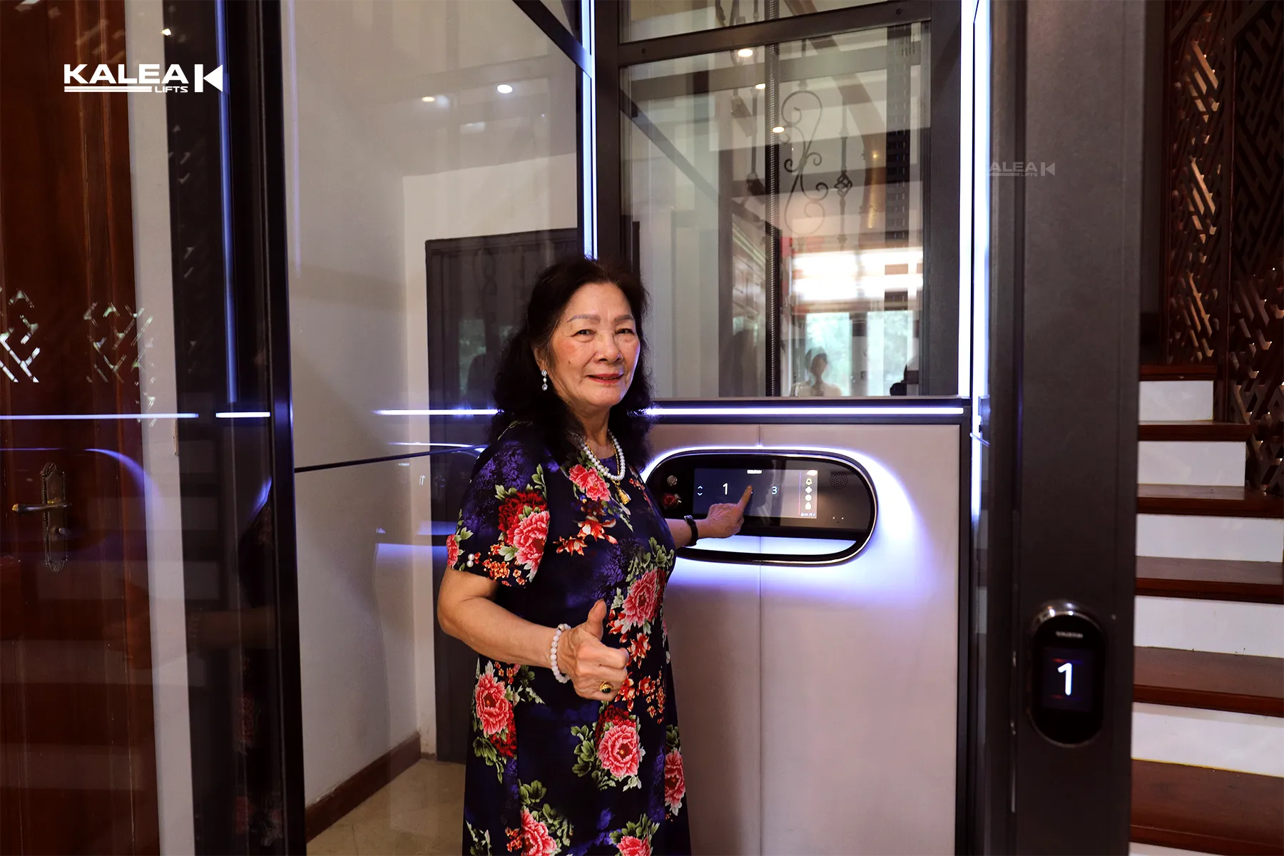 Bác Lan Anh lắp đặt thang máy kính Kalea trong KĐT Vinhomes Riverside, HN