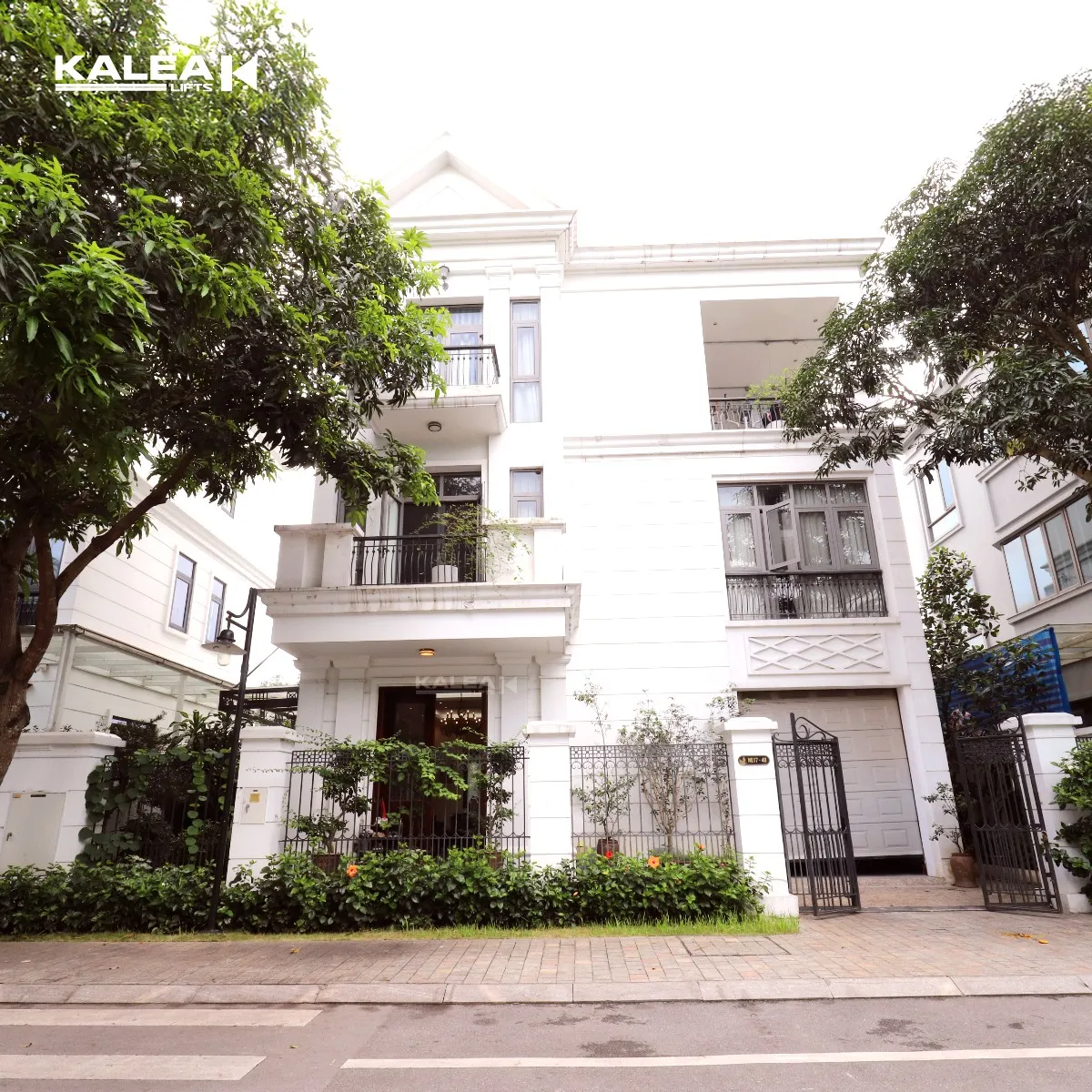 Thang máy kính lắp đặt trong khu đô thị Vinhomes Riverside
