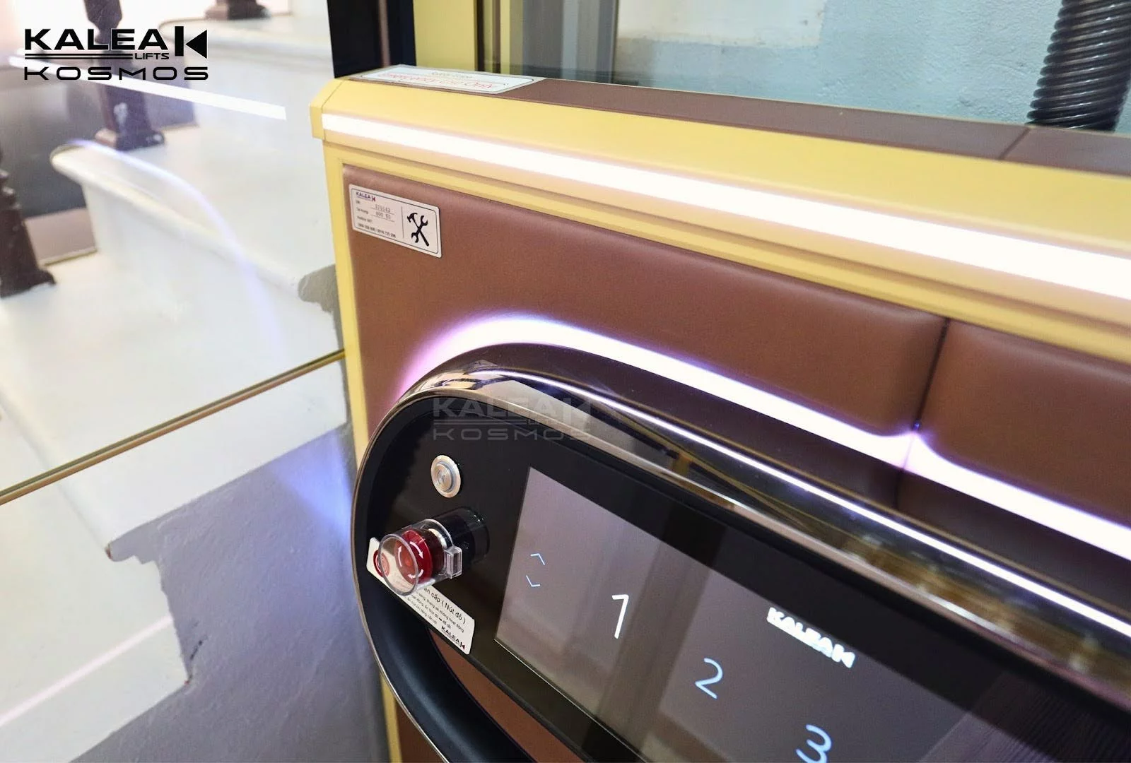Thang máy mini Kosmos X50 Limited được trang bị nút dừng khẩn cấp