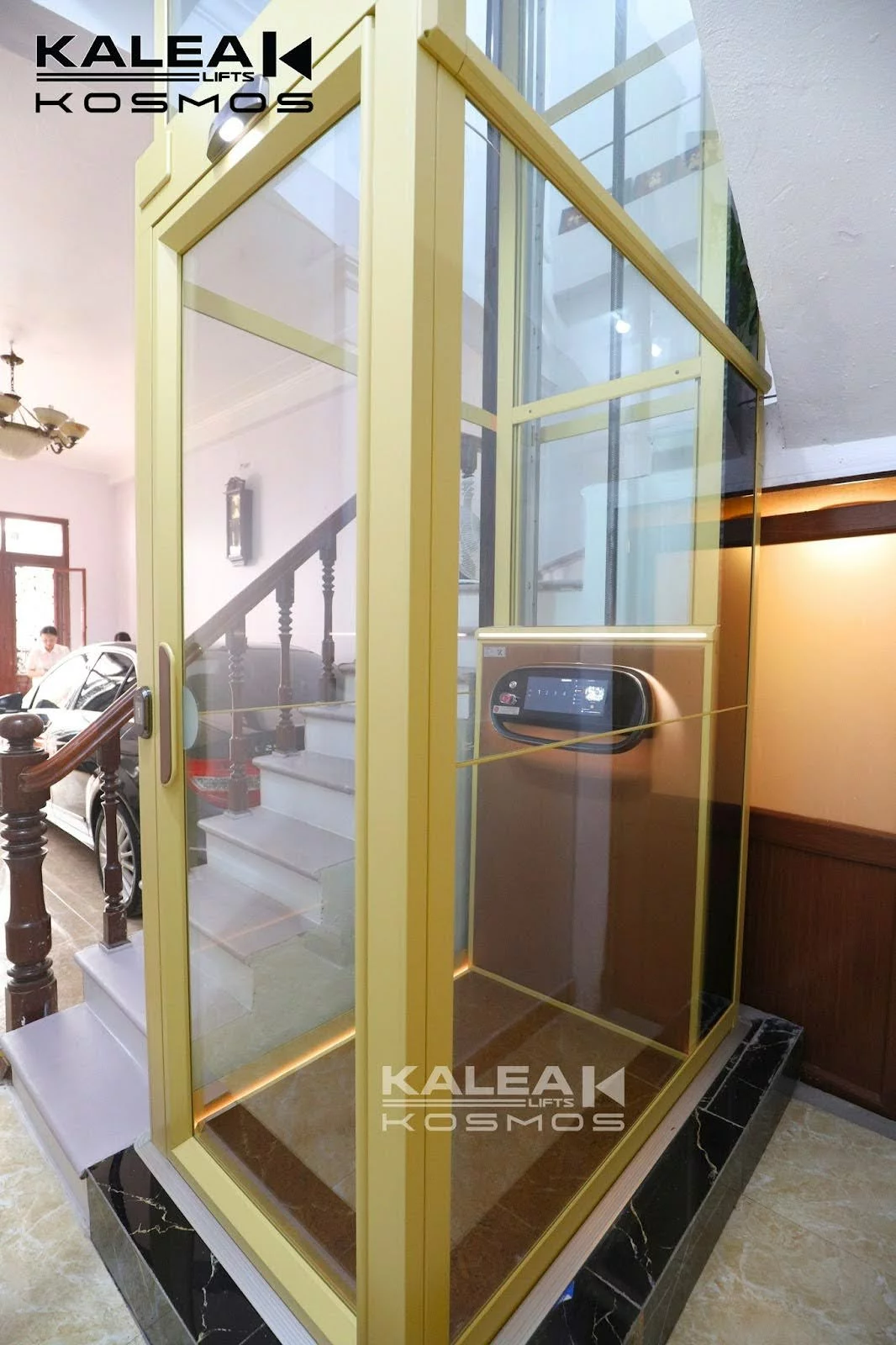 Thang máy mini Kosmos X50 Limited không chỉ giúp tối ưu tiện ích di chuyển mà còn nâng tầm thẩm mỹ cho không gian sống của gia đình chú Hướng tại Long Biên