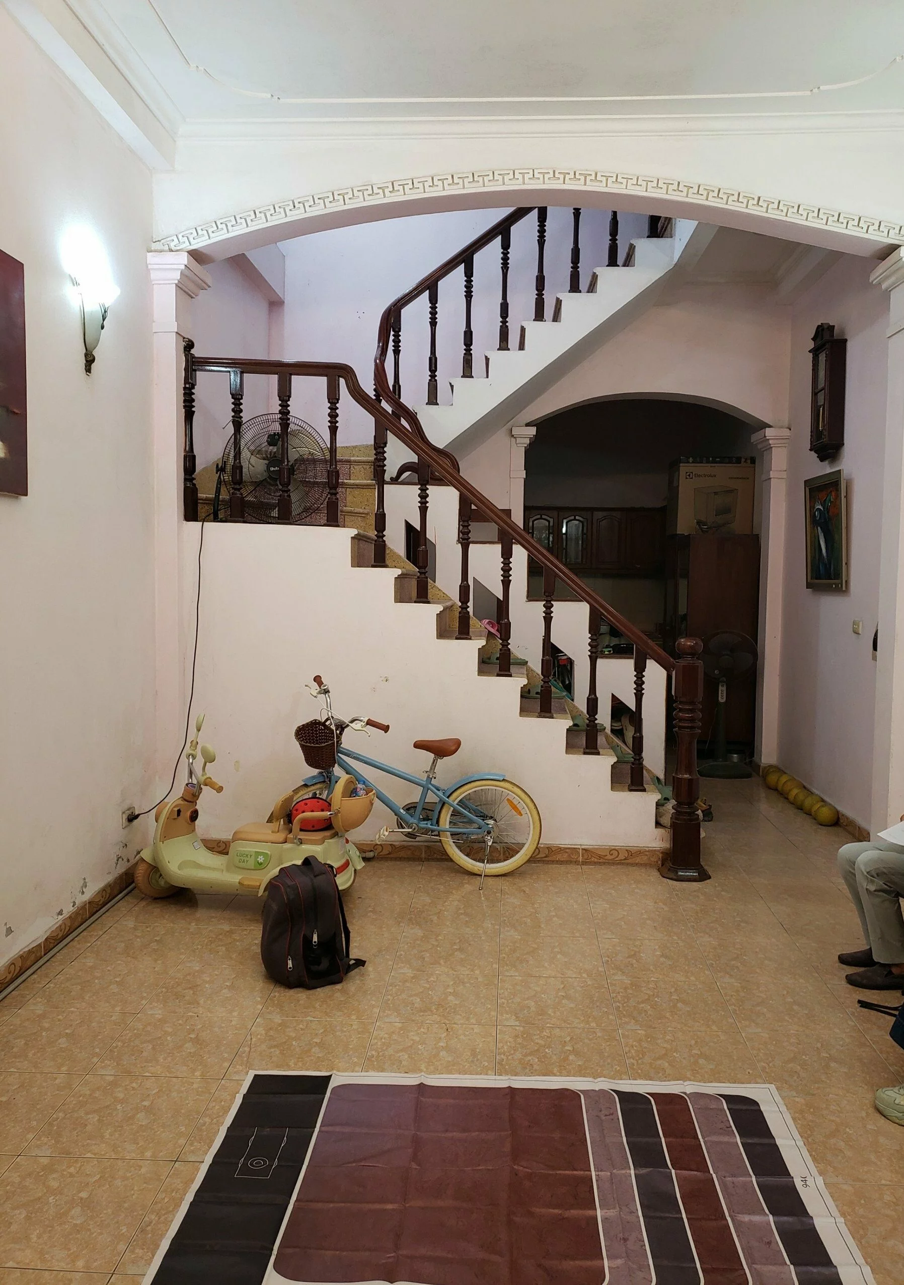 Hiện trang cầu thang bộ trước khi lắp đặt thang máy mini