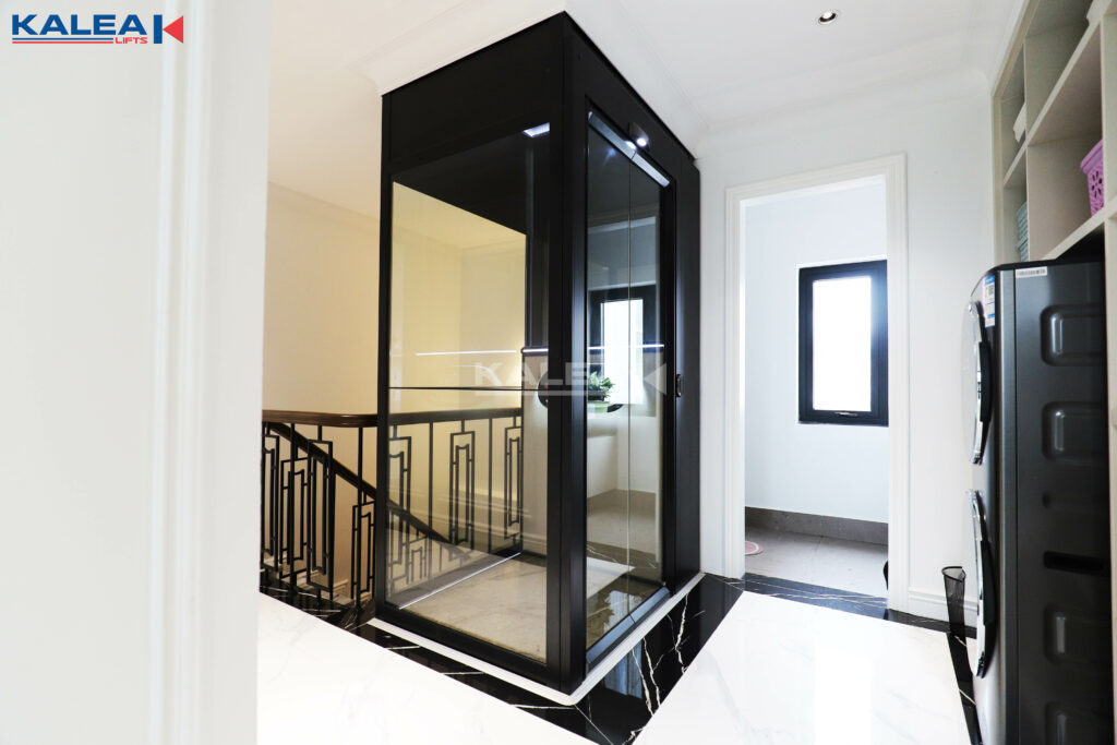 Thang máy dùng điện 1 pha đáp ứng nhu cầu tải trọng cho 2-5 người phù hợp với phần đông gia đình Việt 