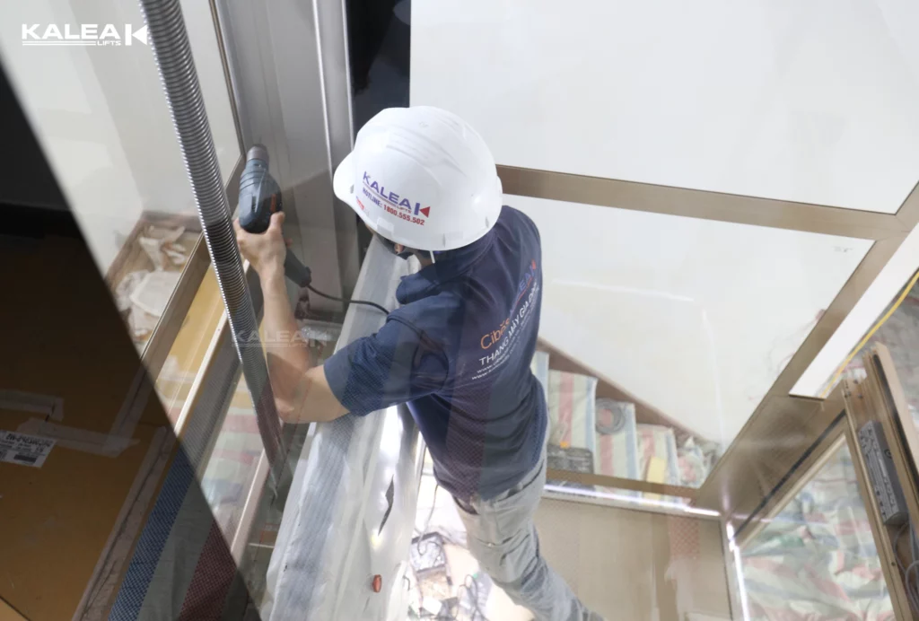 Quá trình bảo dưỡng thang máy trục vít Kalea Lifts