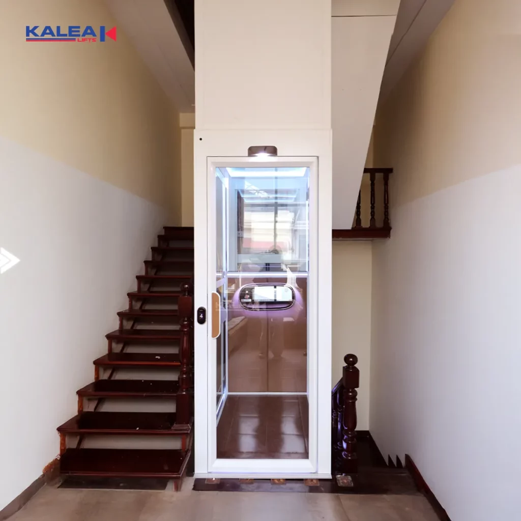 Thang máy vách kính cường lực kết hợp thép không gỉ có ưu điểm là độ bền cao, nâng tầm thẩm mỹ cho toàn bộ không gian sống Thang máy vách kính cường lực kết hợp thép không gỉ có ưu điểm là độ bền cao, nâng tầm thẩm mỹ cho toàn bộ không gian sống