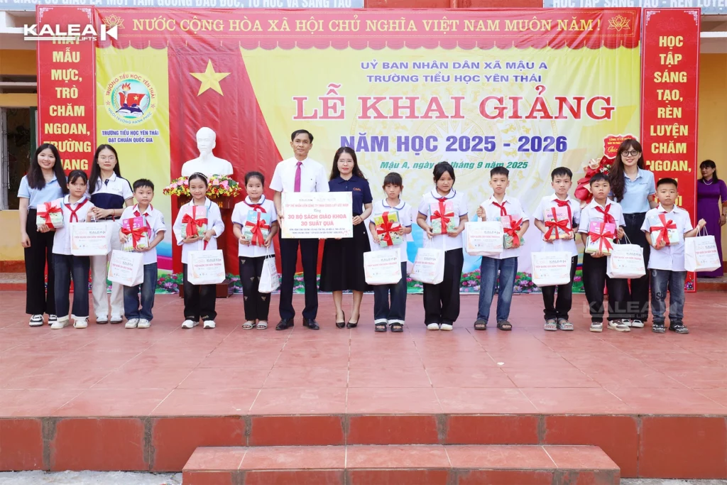 Kalea Lifts trao quà học tập cho học sinh khó khăn tại lễ khai giảng