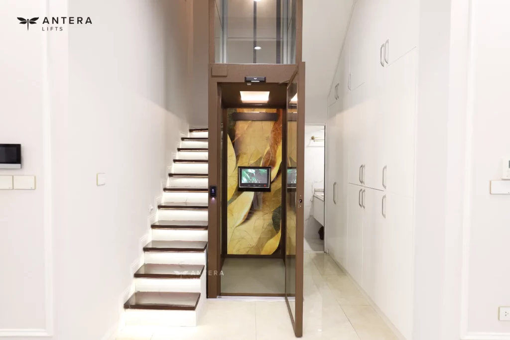 Mẫu thang máy gia đình mini Antera Lifts Z90 tối ưu khoảng trống giữa thang bộ