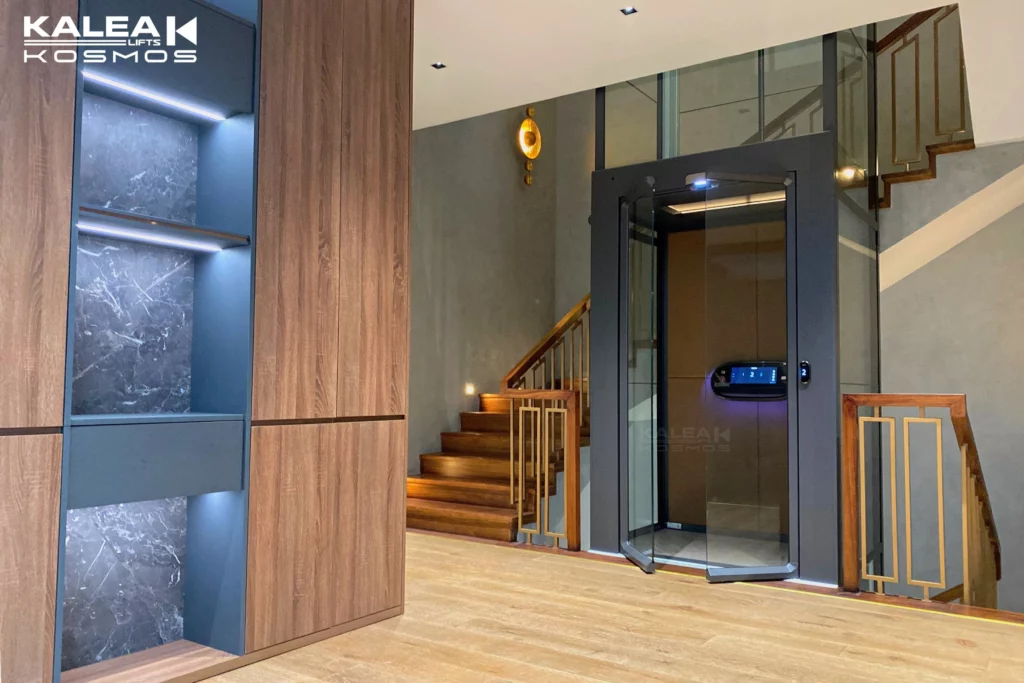 Thang máy thông minh Kalea cửa thang 2 cánh tự động lắp tại giữa thang bộ 