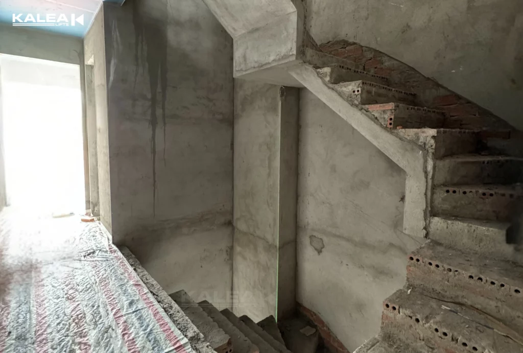 Vị trí lắp đặt thang máy được chuẩn bị ngay từ khi xây nhà 