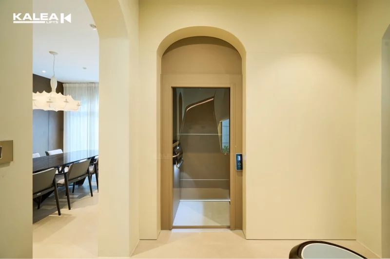 Thang máy nhập khẩu có ưu điểm là tính thẩm mỹ cao, an toàn, bền bỉ