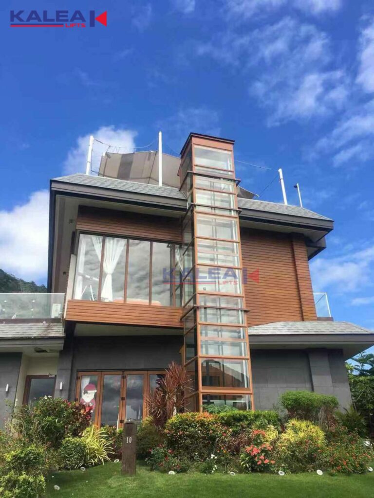 Công trình lắp đặt thang máy ngoài trời Kalea phía trước của ngôi nhà