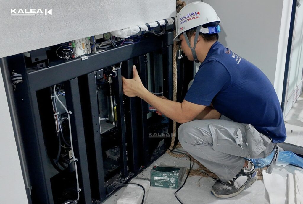 Lắp máy móc và động cơ cho thang máy gia đình