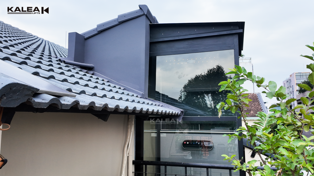 Thang máy ngoài trời Kalea với giếng thang kín phù hợp khí hậu Việt Nam