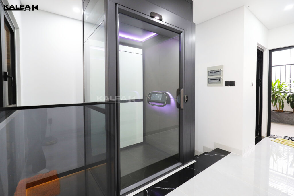 giếng thang kính Kalea X80 Limited trong nhà phố hiện đại