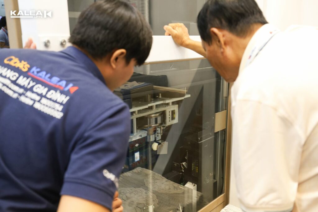 Khách tham quan trao đổi cùng đội ngũ Kalea tại VIBE 2026 Khách tham quan trao đổi cùng đội ngũ Kalea tại VIBE 2026