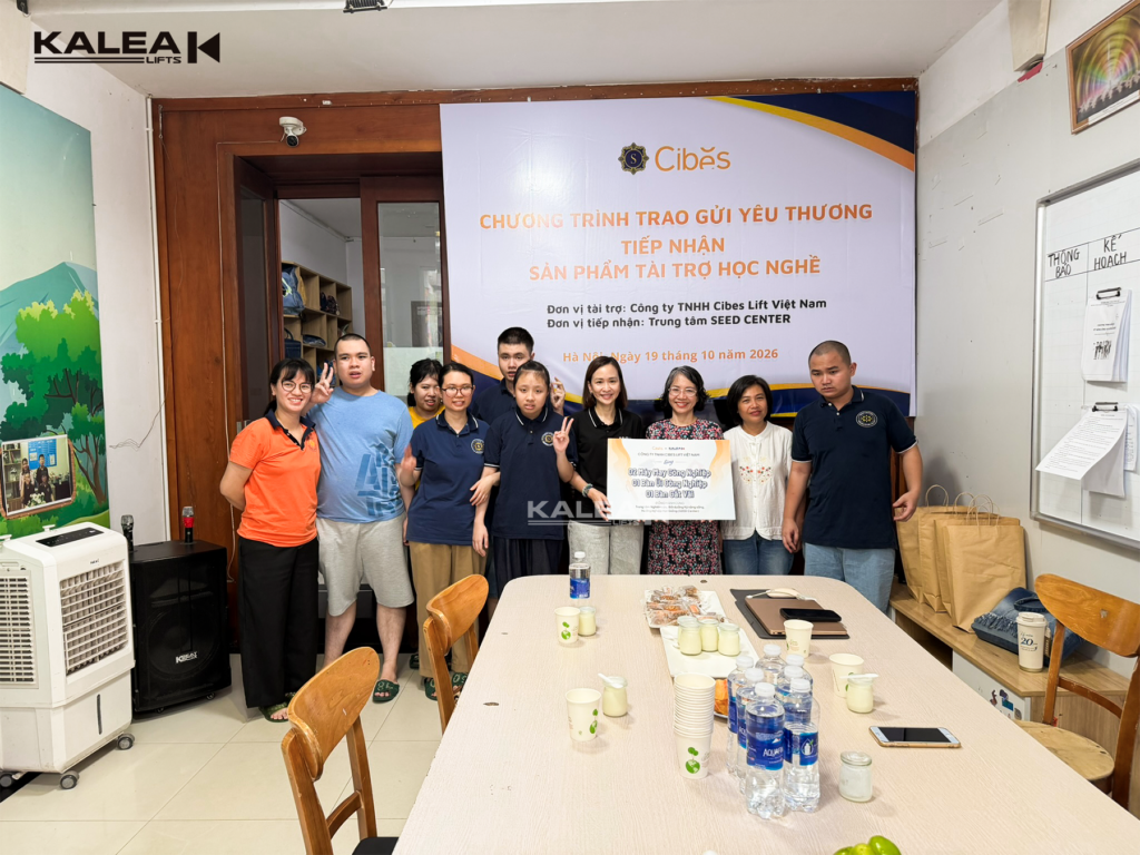 Đại diện Cibes Lift Việt Nam và SEED Center tại chương trình trao tặng